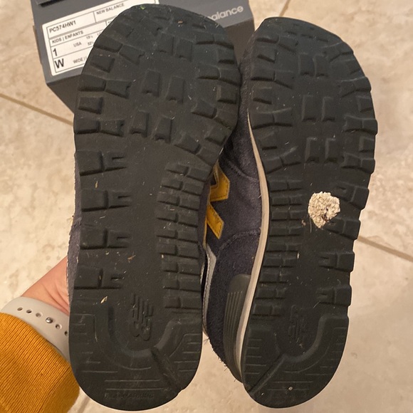 New Balance Tennis Shoes - Picture 4 of 6